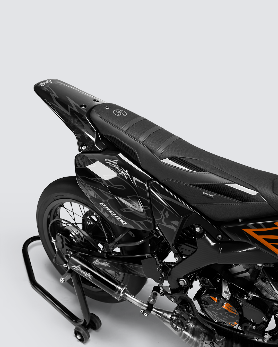 NEMESIS - Kit deco YAMAHA DT 50cc - Orange — vue de dos