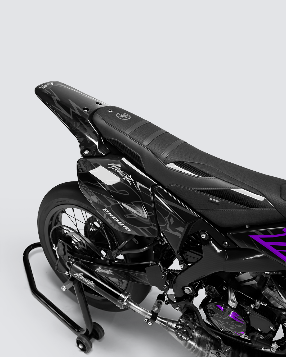 NEMESIS - Kit deco YAMAHA DT 50cc - Violet — vue de dos