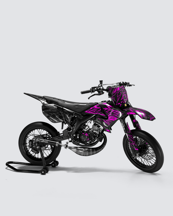 NEMESIS - Kit deco YAMAHA DT 50cc - Rose — vue de côté